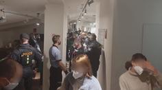 Policisté rozháněli party v centru Prahy! V jednom bytě objevili 60 lidí