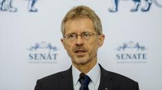 Vystrčil zůstává předsedou Senátu. Zvolila ho silná většina
