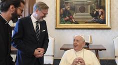Fiala se ve Vatikánu setkal s papežem Františkem. Přinesl mu speciální dar