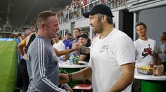 To je smůla! Rooney před zraky Ovečkina hned dvakrát trefil břevno