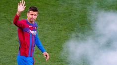 Srdcař Piqué se snaží zachránit Barcelonu, v klubu přijde o miliony