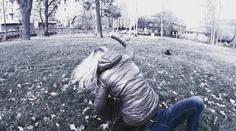 Žena si na ulici vyřizovala účty se svým přítelem. Lidé mu museli zavolat pomoc