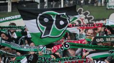 Fanoušci Hannoveru vnikli na stadion rivala. Do trávníku vypálili svoje logo