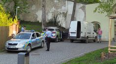 Šílenec ujížděl policii Stromovkou. Lidé sotva uskakovali! VIDEO