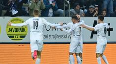 Sparta zažila na Slovácku blamáž, Slavia rozdrtila Jablonec