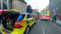 Tramvaj v Praze srazila dvě dívky. Jedna přišla o nohu