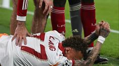 Zranění jako z hororu. Hráč Galatasaraye musel být odnášen s kyslíkovou maskou