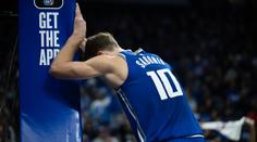 Během zápasu NBA zemřel fanoušek. Hráči nic nevěděli