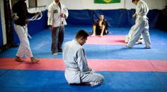Nejmladší šampion suspendován, kvůli dopingu přišel i o světový titul