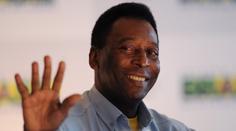 Pelé zůstane v nemocnici déle, lékaři odhalili nové komplikace