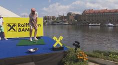 Pastrňák si zahrál golf. Jeho tým u Vltavy porazil bývalou světovou jedničku