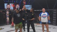 Bader obhájil titul v těžké váze Bellatoru. Poslední císař se rozloučil s kariérou