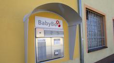 V neratovickém babyboxu našli malou Sáru. Holčičce je jen pár hodin