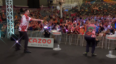 Další Hetova show. Nejprve roztancoval soupeře, poté ho při zápase zničil