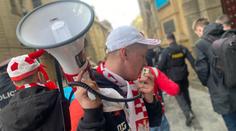 Polští fotbaloví fanoušci prošli Prahou. Protestovali proti fotbalovému svazu