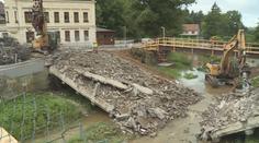 Most ve Velkém Meziříčí spadl ještě před plánovanou demolicí!