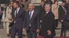 Netanjahu i přes evropský zatykač zamířil do Maďarska. Orbán ho přivítal s poctami