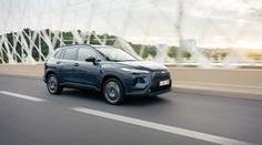 Corolla Cross po faceliftu: Nižší výkon, ale stejná dynamika v elegantním kabátě