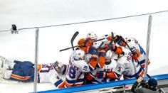 Drama v prodloužení rozhodli Islanders, Tampě neuznali branku