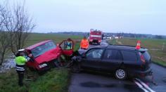 Při vážné nehodě se zranilo šest lidí! Srazilo se auto s dodávkou