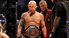 Adesanya a Volkanovski obhájili, Australan chce titul ve dvou kategoriích