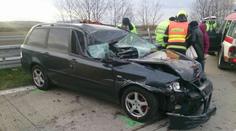 Pět lidí skončilo po vážné nehodě na dálnici D2 v nemocnici