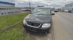 Města marně bojují s vraky. Měl pomoct nový zákon, aut ale přibylo