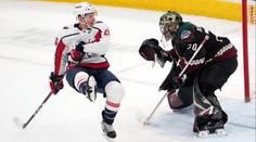 Vejmelka trápil střelce Capitals, Vaněček vychytal nulu. Fiala pětkrát nahrával