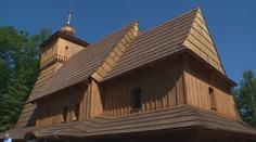 Replika vyhořelého kostela v Gutech je hotová! Na vysvěcení přišlo 300 lidí