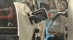 Česko se staví proti povinné elektrifikaci parkovišť. Podporu má u dalších států EU