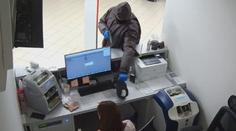 Policisté dopadli lupiče z banky v Mladé Boleslavi, přepadením chtěl vyřešit dluhy