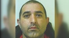 Policie hledá ozbrojeného cizince. Své blízké měl napadnout nožem