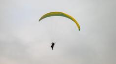 Češka přišla o život při paraglidingu v Indii. Narazila do svahu hory