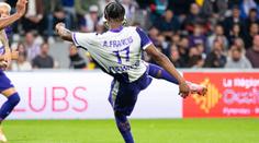 Záběry jen pro silné povahy. Fotbalista ošklivě zlomil soupeři nohu