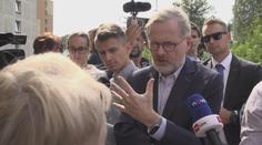 Premiér Fiala navštívil Mojžíř. Lidem slíbil změny, ti jim ale nevěří