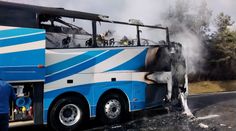 Autobus na dálnici u Olomouce pohltily plameny. Jeli v něm hokejisté na zápas