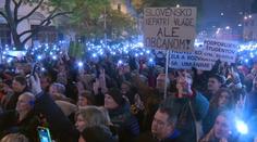 Na Slovensku demonstrovali proti Ficovi. Ohrožuje demokracii, tvrdí jeho odpůrci