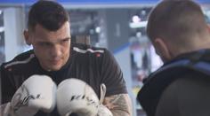 Boxer Ducár pohleděl do očí svému soupeři. Teď musí shazovat kila