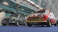 Mini Cooper S slaví 60 let. V Londýně vystavili kusy patřící kapele The Beatles