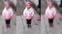 Lauře (2) řekli, že má angínu. Teď nemůže téměř chodit ani mluvit!