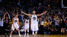 Warriors blíže nesmrtelnosti, za rekordem míří i Philadelphia