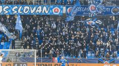 Opilí fanoušci Slovanu řádili v letadle. Došlo k zatčení i deportaci
