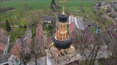 Kostel v Borovanech se dočkal navrácení své kupole. Další opravy potrvají do října