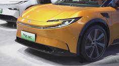 Autosalonu v Pekingu vévodí elektromobily. Některé připomínají obývák