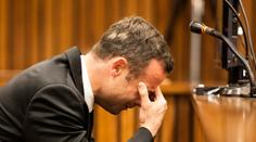 Pistorius u soudu zoufale plakal. Vzalo ho líčení smrti jeho lásky