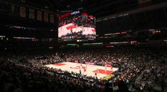 Poločasová soutěž se proměnila v horor. Fanouška na NBA odvezli na nosítkách