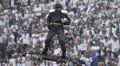 Co je to za stroj! Finále začalo po příletu vzdušného skateboardu!