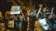 Puigdemont zkouší z Belgie tvořit koalici, Madrid žádá jeho vydání