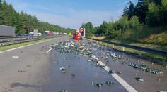 Nehoda zablokovala D1. Dálnici pokryly plechovky, tvořily se dlouhé kolony