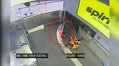 Nebezpečná jízda: Hošík utekl mámě, pak skočil na pás s kufry